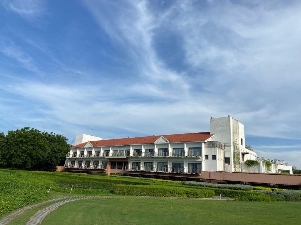 Kensville golf course clubhouse main