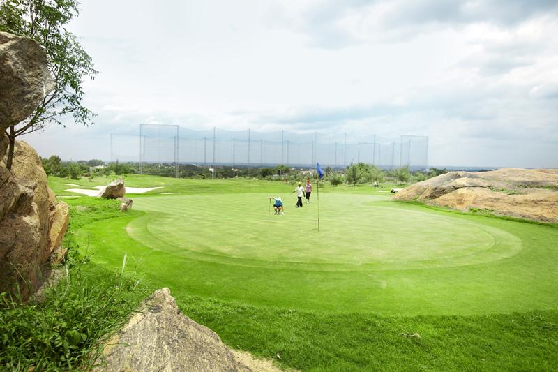 DLF Golf and Country Club: A Premier Golf Destination in India