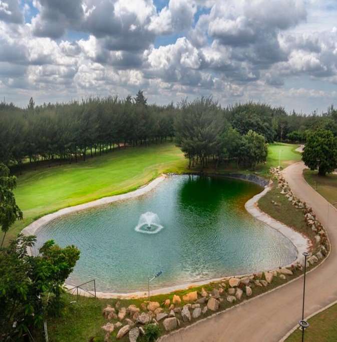 Clover Greens Golf Resort water fountain